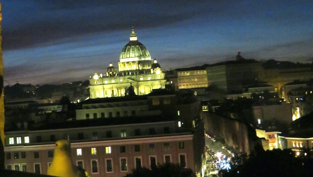Roma: Misa y votos a la espera de la fumata blanca