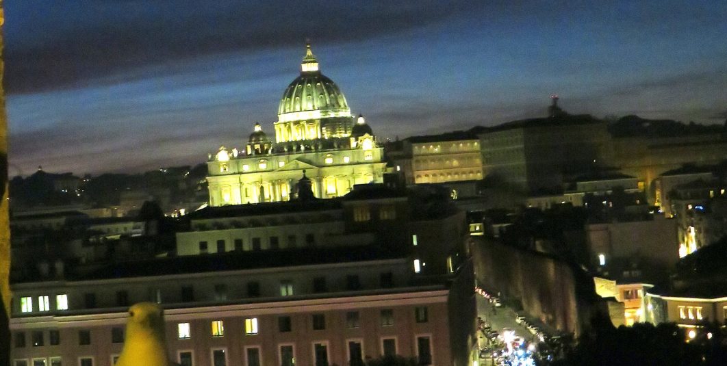 Roma: Misa y votos a la espera de la fumata blanca