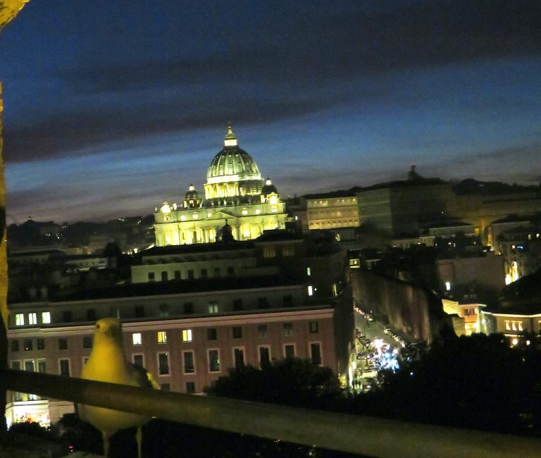 Roma: Misa y votos a la espera de la fumata blanca